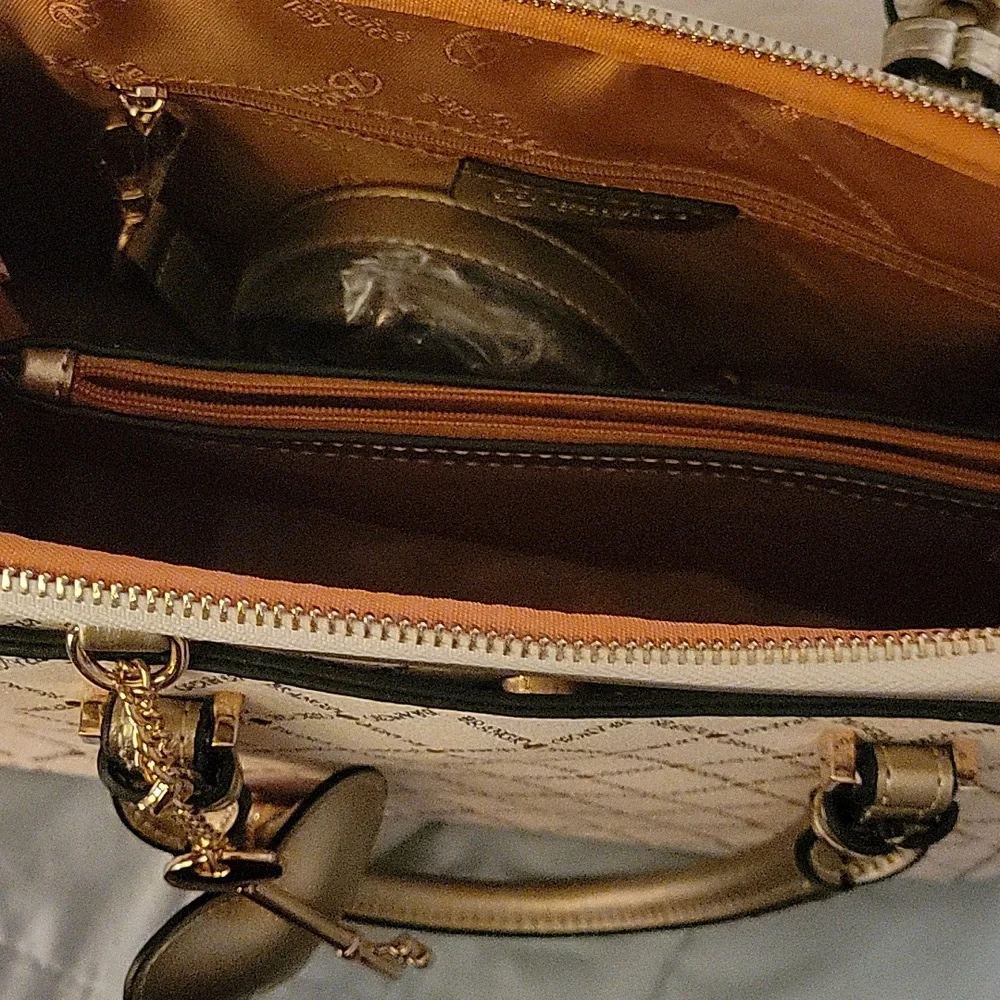 Handbag - Picture 4 of 5